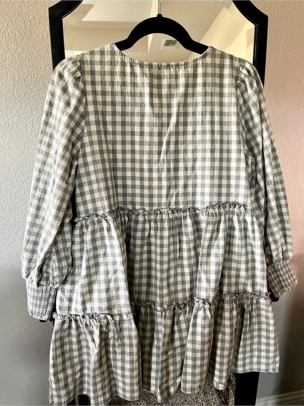 Hayden Los Angeles Smocked Cuff V Neck Tiered Plaid tunic top Large - Picture 2 of 7